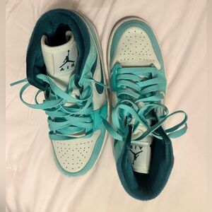 Air Jordans Mid
Bleached Turquoise